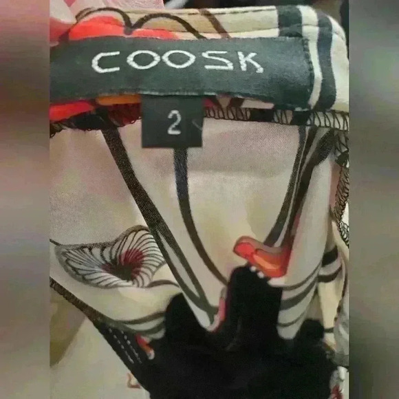 COOSK floral dress  with cream base and black beaded belt and shoulders. Size 2 - Picture 13 of 13